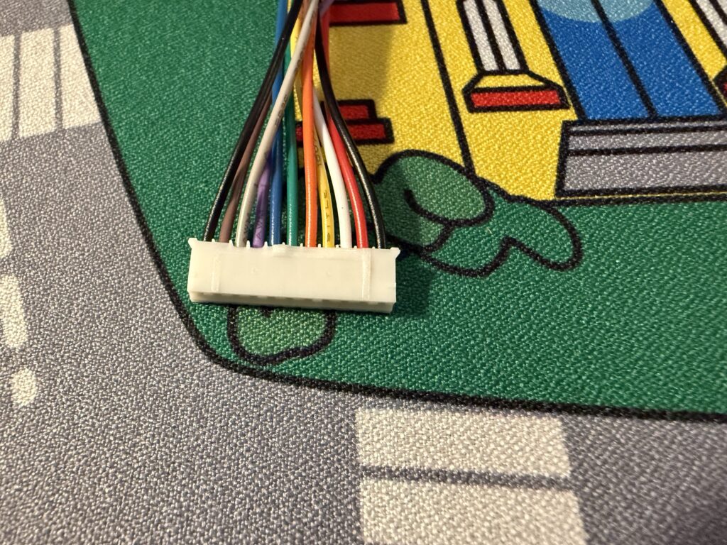 Trimmed connector housing