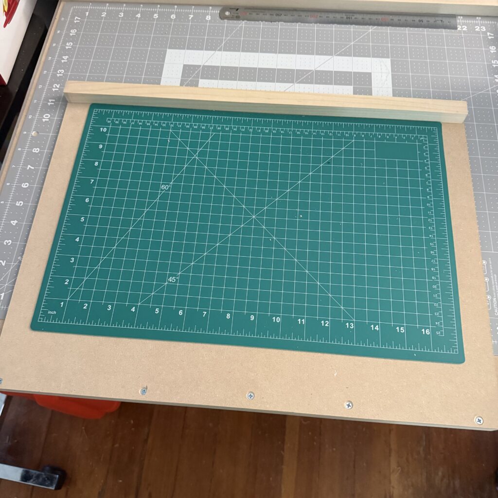 Finished bench hook with a green cutting mat in place on top.